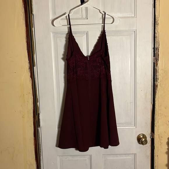 Windsor Short Maroon Dress. Size medium - Picture 2 of 3
